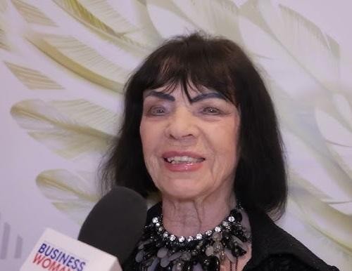 Sława Przybylska z drugim mężem, Janem Krzyżanowskim, w ciepłej, intymnej chwili, ukazującej ich wzajemną miłość i bliskość.